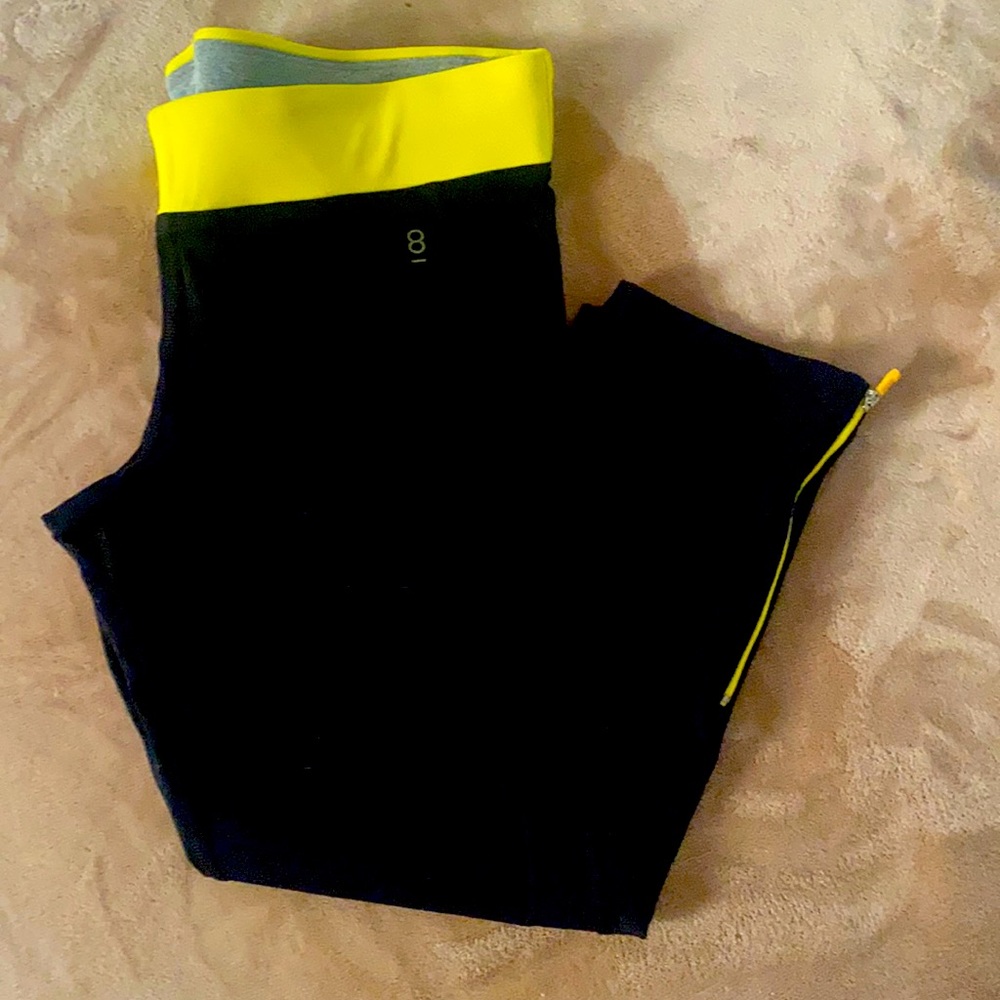 Bebe Sport. P8 activewear workout capri pants. Med